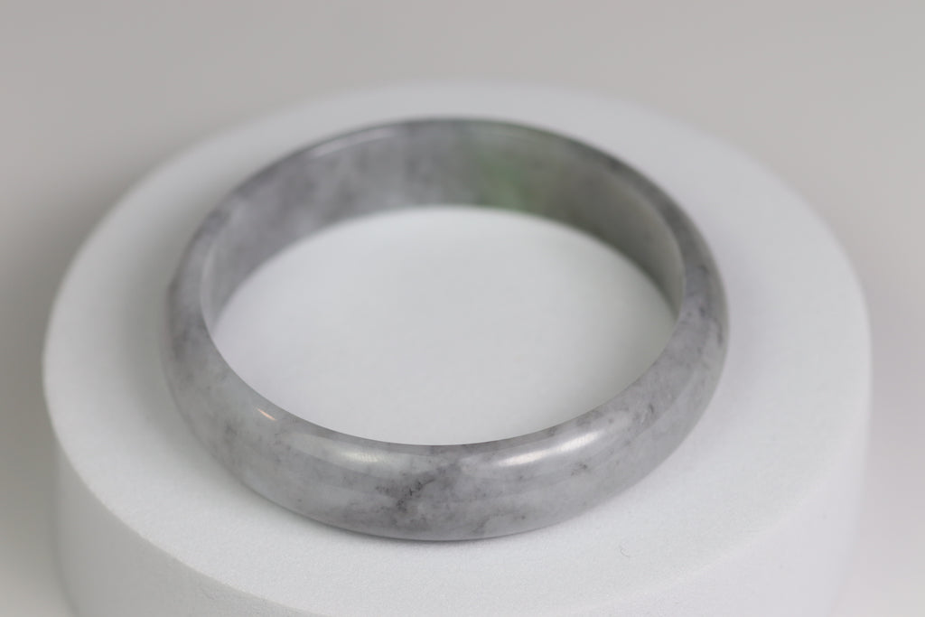 Jelly Bean Jade Bangle with Apple Green Spot – 50.6mm (JB-AG-01)
