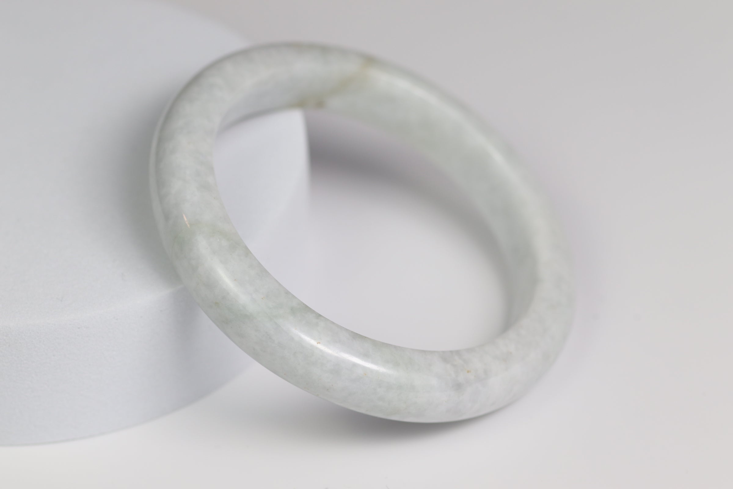 Soft Milky Cloud & Yellow Satin Jade Bangle – 55.0mm (MC-YS-01)