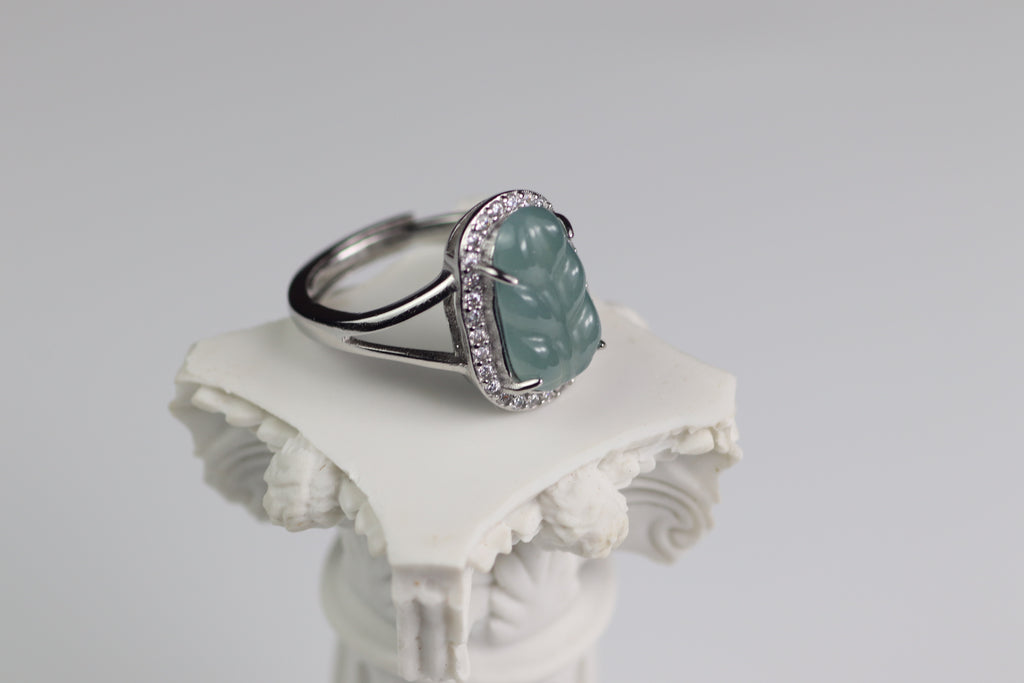 Leaf-Carved Oval Jade Ring