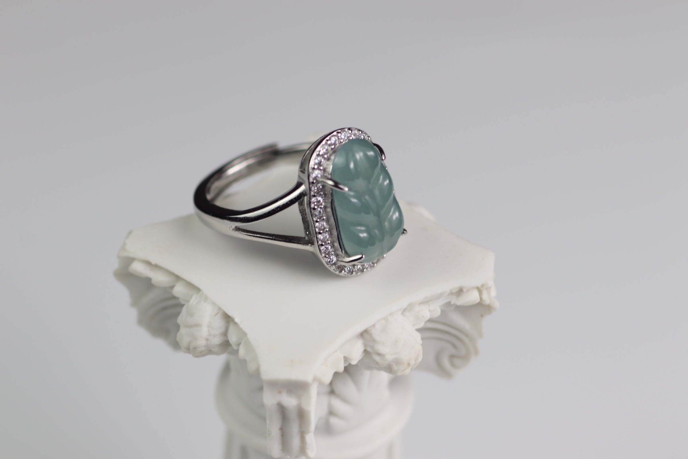 Leaf-Carved Oval Jade Ring
