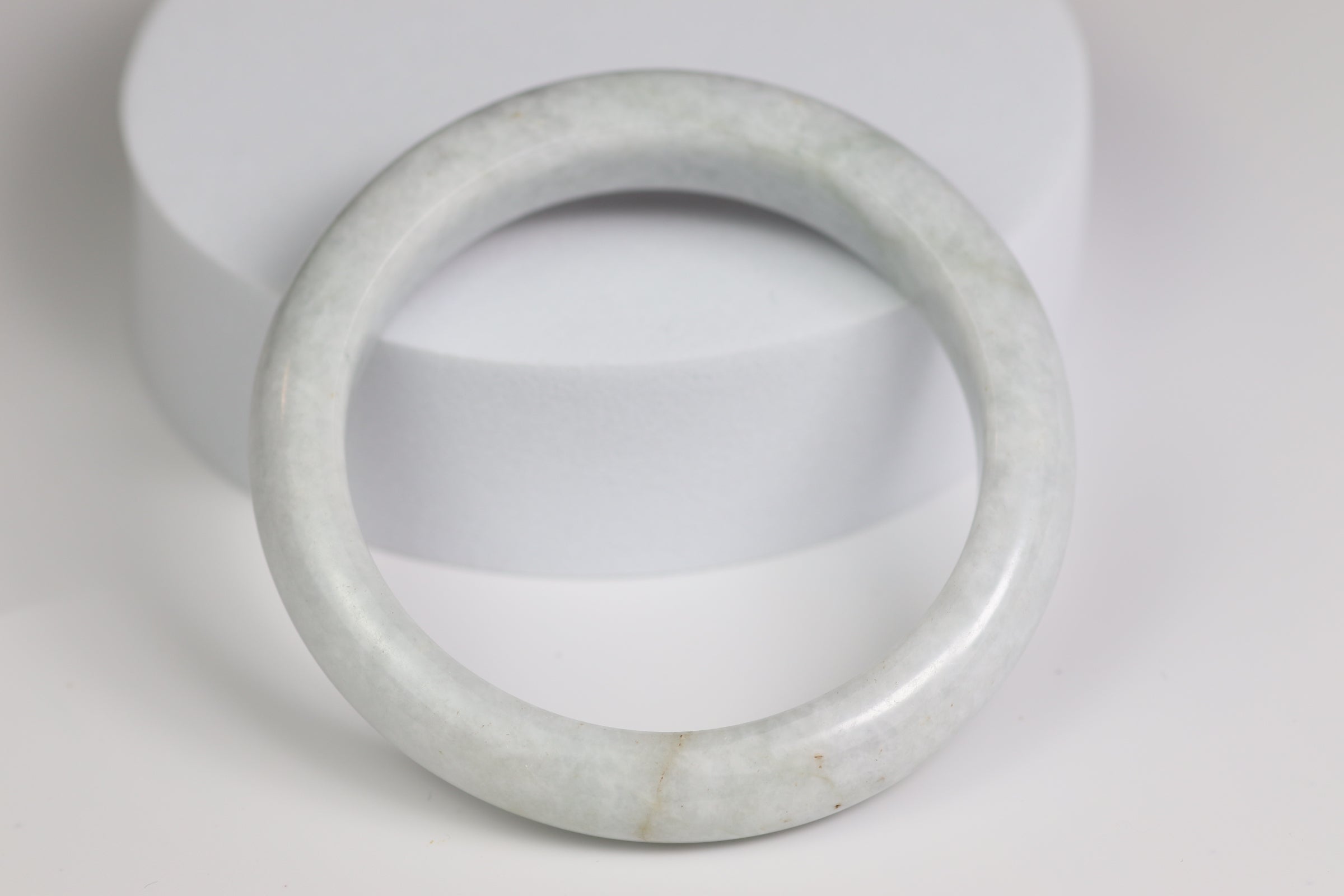 Soft Milky Cloud & Yellow Satin Jade Bangle – 55.0mm (MC-YS-01)