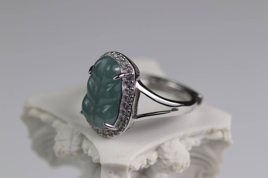 Leaf-Carved Oval Jade Ring