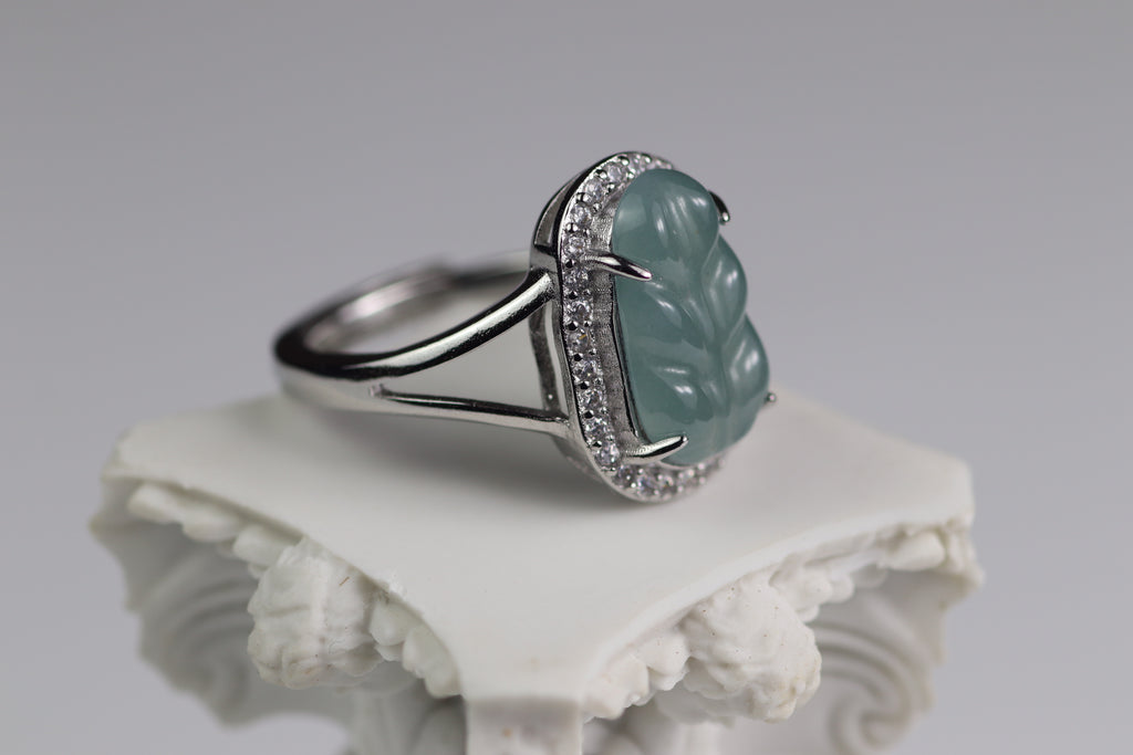 Leaf-Carved Oval Jade Ring