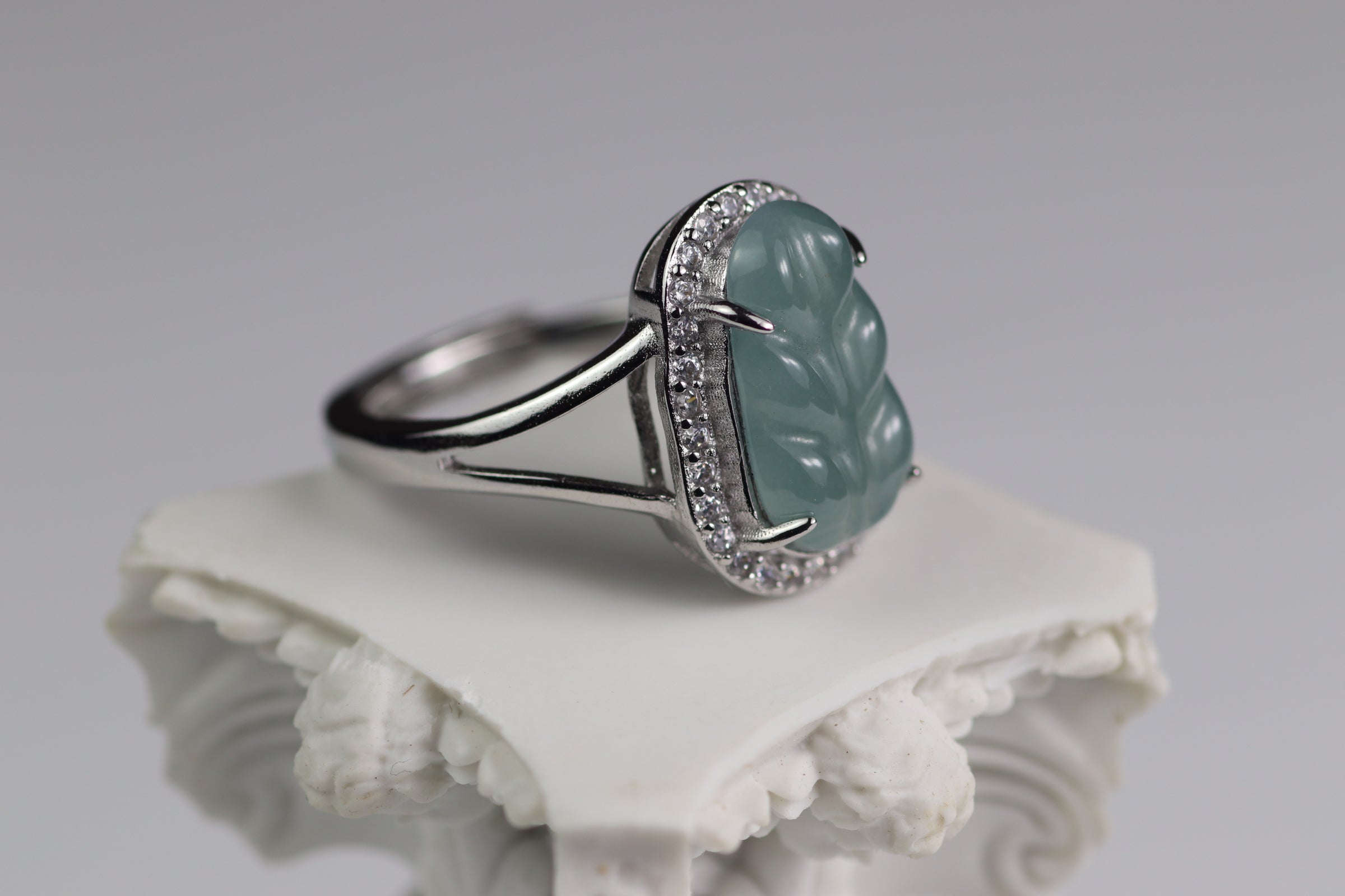 Leaf-Carved Oval Jade Ring