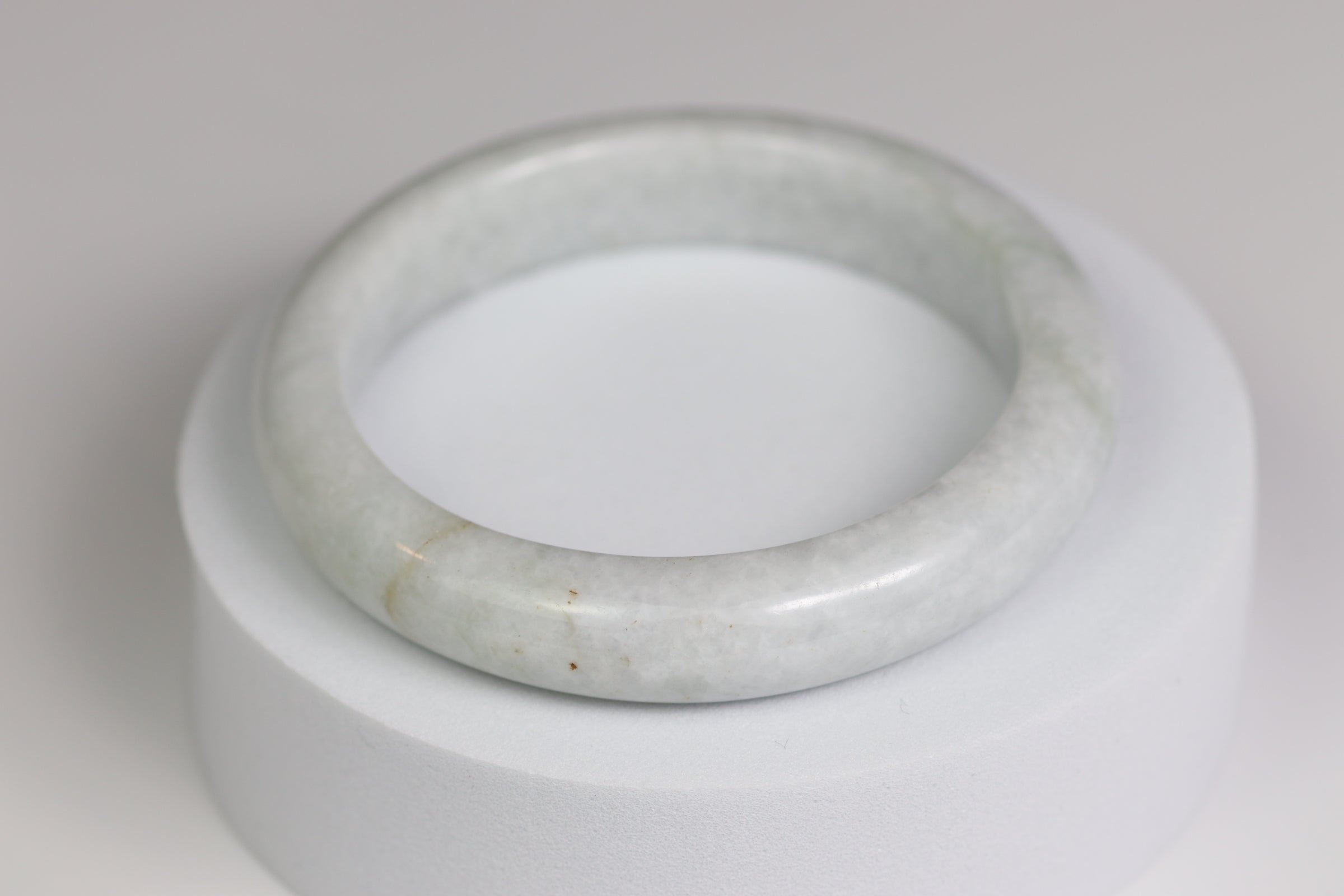 Soft Milky Cloud & Yellow Satin Jade Bangle – 55.0mm (MC-YS-01)